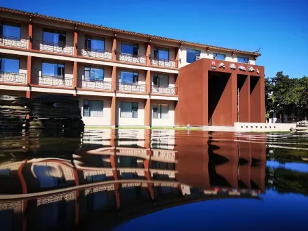 Tianchong Yunhai Resort Hotel (Wulingyuan National Forest Park) Отели рядом с достопримечательностью «Bailong Elevator»