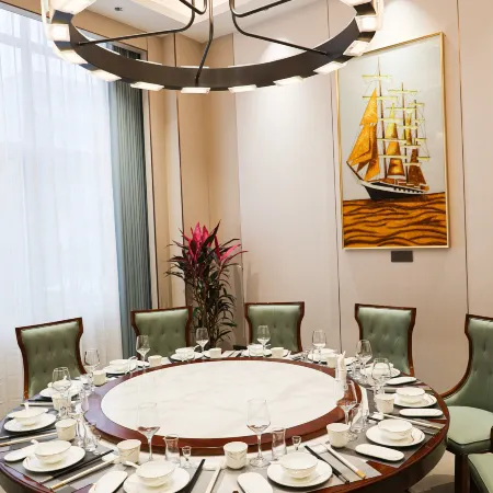 Interstate Honghu Hotel