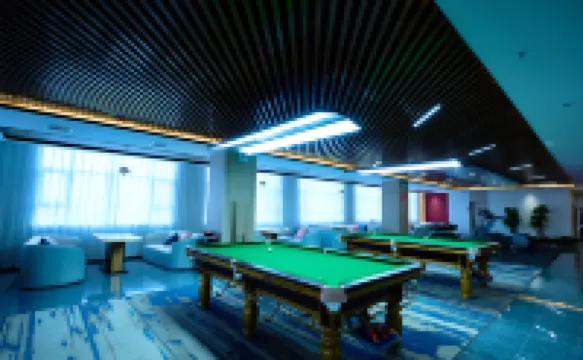 Guofeng Holiday Hotel (Xi'an Terracotta Army Tourist Area Huaqing Palace Branch)