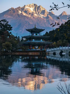 Sunshine pick up ｜ Coffee Private Custom Light Luxury Resort Hotel Hotel dekat Yunnan Lijiang Sports Development Center Multiple-use Hall