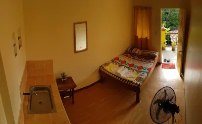 Jim's Castle Inn Hotel a 