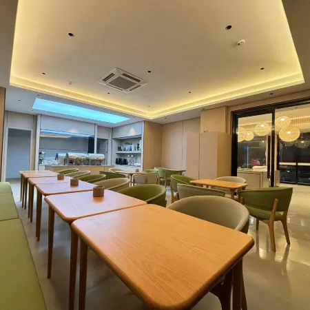 Ouruiyunbo Hotel (Hengdian Film and Television City Ming and Qing Palace Store)