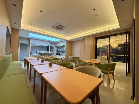 Ouruiyunbo Hotel (Hengdian Film and Television City Ming and Qing Palace Store)