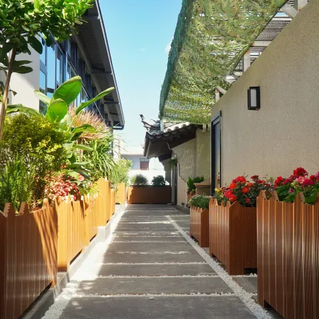 Yufeng Huichong Hotel (Jinshan Ancient Town)
