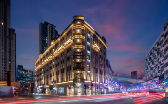 Jinglai Hotel · Bushe (Shanghai People's Square Nanjing West Road Subway Station)