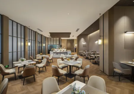 Mehood Lestie Hotel (Guangzhou South Railway Station Panyu Changlong Branch) Отели рядом с достопримечательностью «Guangzhou Vocational College of Technology & Business»