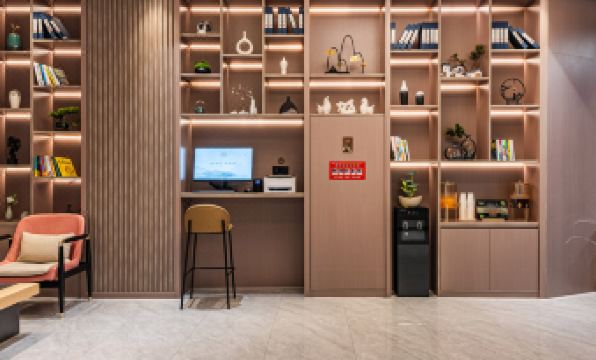 Huaju Hotel (Yangzhou Slender West Lake Wutinglong Toy City)