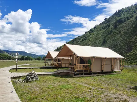 Greenstone Nomadic Luxury  Homestay (Kangding Xinduqiao Branch) Отели рядом с достопримечательностью «Тагун»