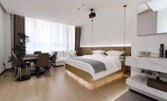 Zhongxian Manchester City Smart Hotel