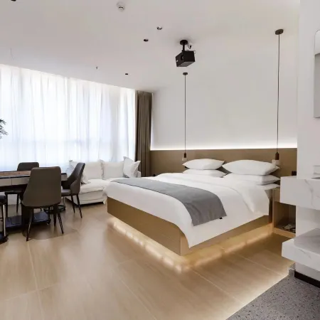 Zhongxian Manchester City Smart Hotel
