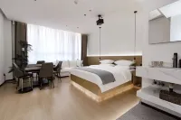 Zhongxian Manchester City Smart Hotel