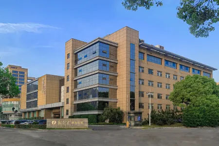 New Era Kaitai Hotel Отели рядом с достопримечательностью «Jiangsu Taizhou Garden Expo Park»