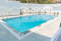 The White House Villa 8 Bedroom with Swimming Pool - Villas