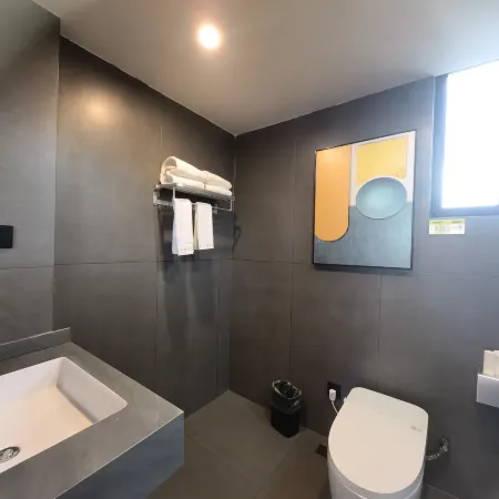 Dachang Business Hotel (Baoshan Wuyue Plaza High-speed Railway Station)