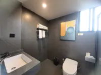 Dachang Business Hotel (Baoshan Wuyue Plaza High-speed Railway Station)