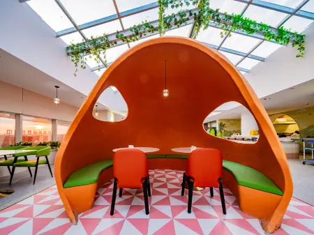 Longting Holiday Hotel (Zigong Fangte Dinosaur Kingdom Store)