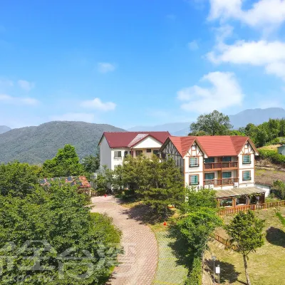 Baili Manor Cingjing Hotels near Cingjing Farm