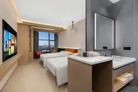 DC Cloud Scenic Hotel (Nanchang Star Ferris Wheel The Mixc) - Bergblick