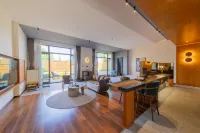 Black Paddy Crested Ibises Hotel Hotels in Yang County