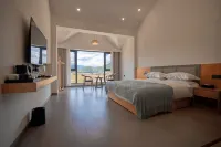 Lugu Lake · Clouds Lakeside Luxury Vacation Homestay