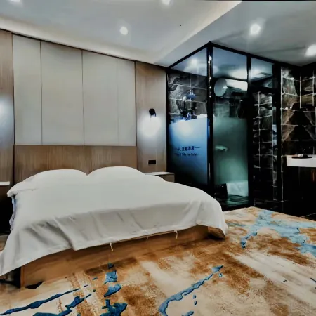 Arong DC Theme Hotel