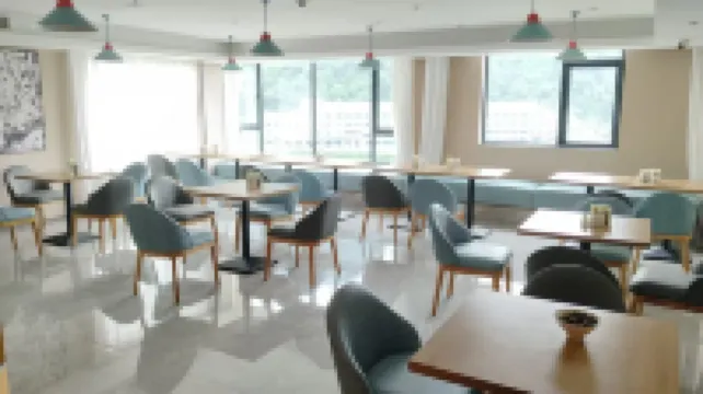 Homeinn Ripple Hotel (Huangshan Shexian Huizhou Ancient City County Government)