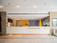 Homeinn · neo (Meishan Pengshan District Weiye Plaza Jinjiang University)