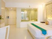 The Ululani Hotels near ذا روك بار