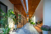 Gulou Li Homestay Luoyi Ancient City Lijingmen Cross Street Branch