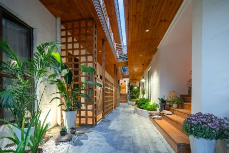 Gulou Li Homestay Luoyi Ancient City Lijingmen Cross Street Branch