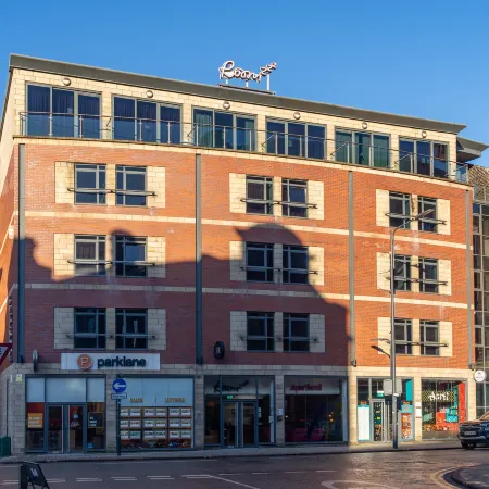 Roomzzz Leeds City Отели рядом с достопримечательностью «Биржа зерна Лидса»