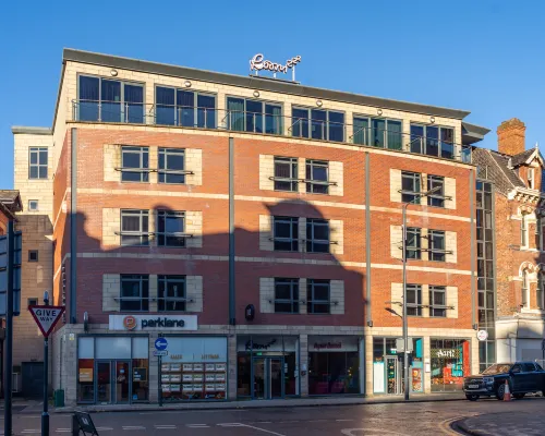 Roomzzz Leeds City Hotels near Briggate