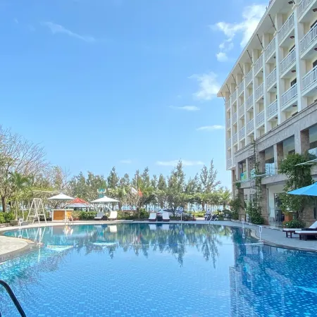 Muong Thanh Holiday Hoi An Hotel Отели рядом с достопримечательностью «Куа Дай»