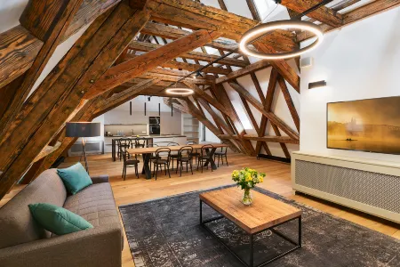 Hotel Cube Prague Отели рядом с достопримечательностью «Don Giovanni Puppet Theater»