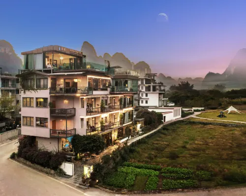 Yangshuo Yulong Zuo'an Hotel (Yulong River Shili Gallery Branch) Hotels near Julong Deep Pool
