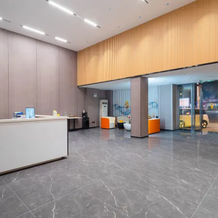 Jifeng Holiday Hotel (Ruili Fortune Plaza)