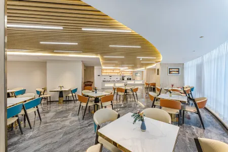 Green View Hotel (Foshan Xiqiao Mountain Qian Guo Qing Store) Отели рядом с достопримечательностью «Xiqiao Wong Tai Sin Temple Scenic Area»