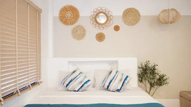 ห้องดีลักซ์ เตียงใหญ่ พร้อมระเบียง