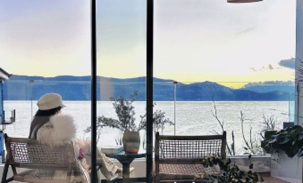 Dali Awakening in Shanhai Seaview Hotel (Erhai S Bay Ecological Corridor Xia Bo Chun Branch)