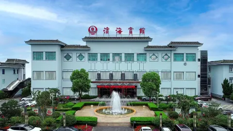 Binhai Hotel in Binhai
