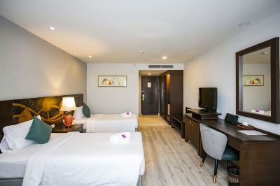 Deluxe Empress Twin Room Empress Pattaya Hotel Photo