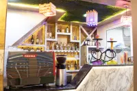 Divine Kathmandu Hotel - Bares