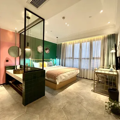 โรงแรม ไลท์ ลักซ์ชัวรี่ เบอร์รี่ โรงแรมใกล้ทะเลสาบคองมู่หู