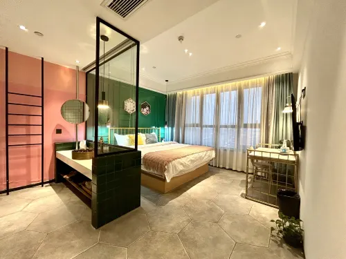 Berry Light Luxury Hotel - 2-Star