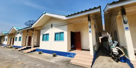 Chok Phikul Thong Resort Отели в г. Kamphang Saen