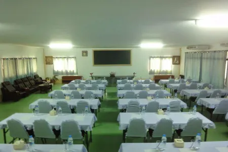 Coconut Home Resort Отели рядом с достопримечательностью «Wat Bang Kung»