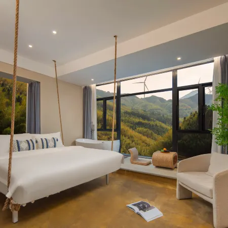 "Cloudward Mountain View Guesthouse"