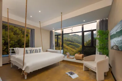 "Cloudward Mountain View Guesthouse"