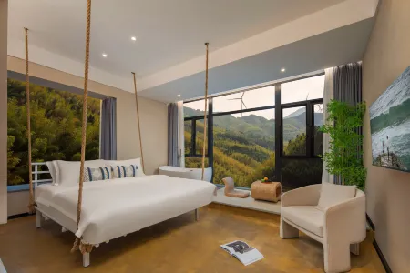 "Cloudward Mountain View Guesthouse" Отели рядом с достопримечательностью «Yangtianhu Grassland»