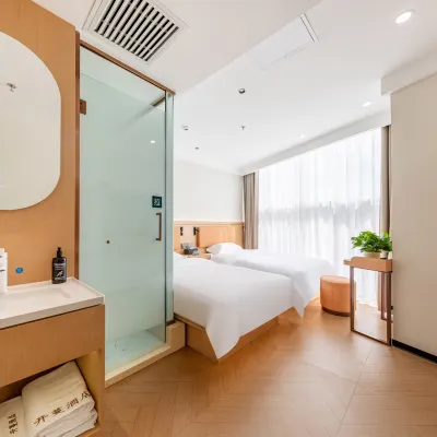 Kaiman Hotel (Beijing Guomao Subway Station Branch) Отели рядом с достопримечательностью «Станция метро Guomao»